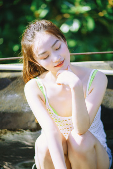 女巨人踩踏
